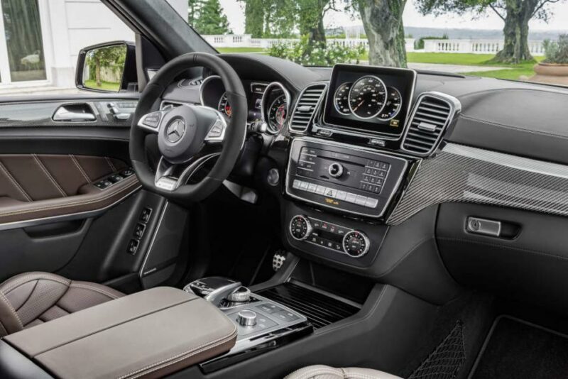 Mercedes-AMG GLS 63 4MATIC, Interieur: Leder Nappa espressobraun, Zierteile: AMG Carbon  interior: leather nappa espresso brown, trim parts: AMG carbon