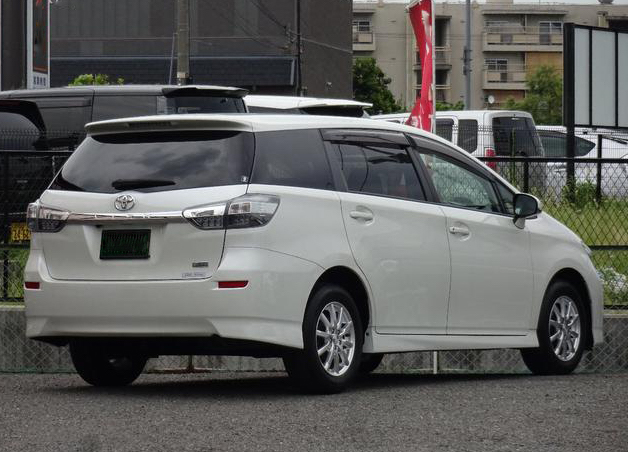 Toyota wish 2012 год