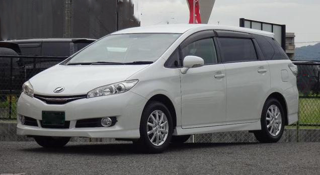 Toyota wish 2012 год