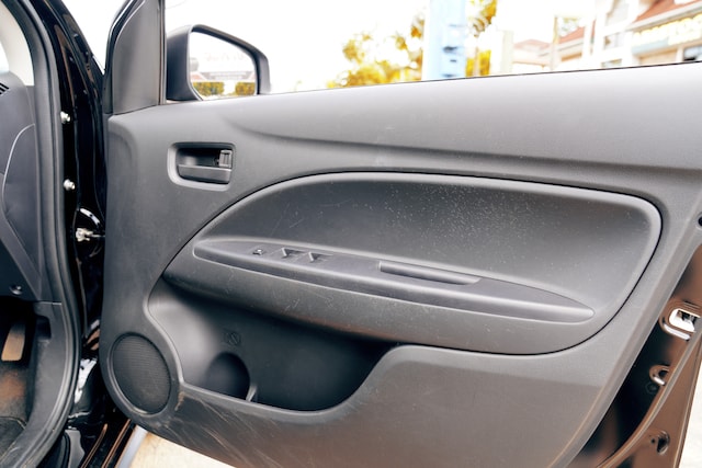 Mitsubishi Mirage door pockets