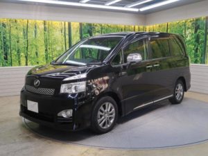 Toyota Voxy Kenya: Reviews, Price, Specifications