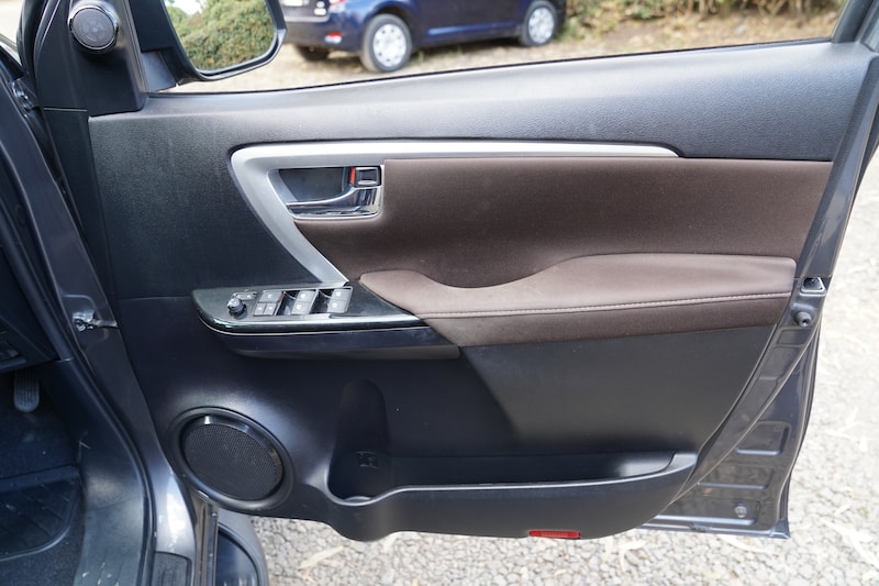 2016 Toyota Fortuner Door Bottle holder