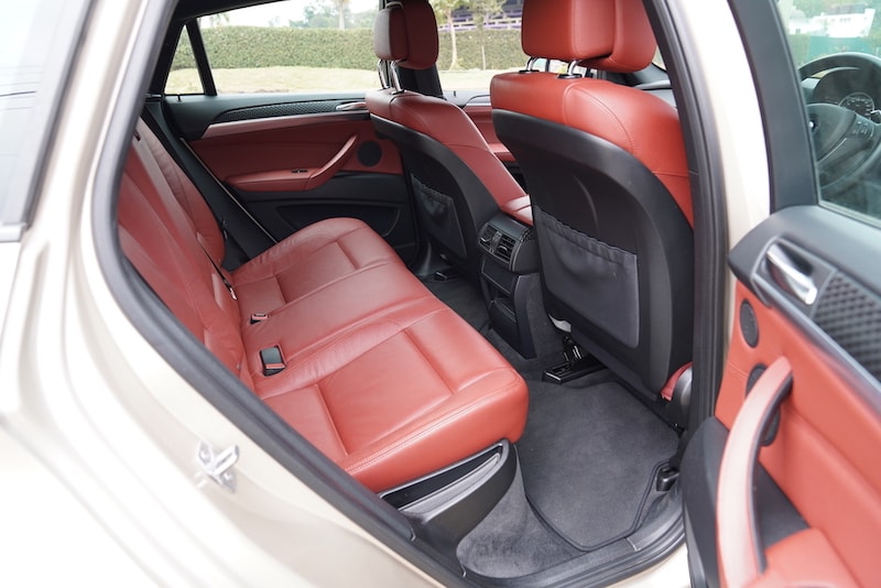 2014 Subaru X6 Second Row Seats