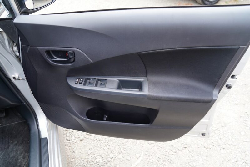 2014 Subaru Trezia door storage