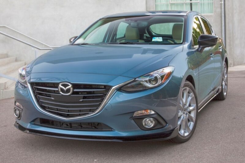2015 Mazda Axela Review