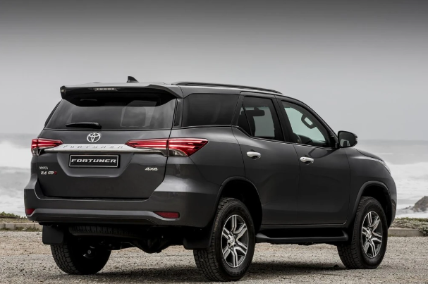 2017 Toyota Fortuner rear view