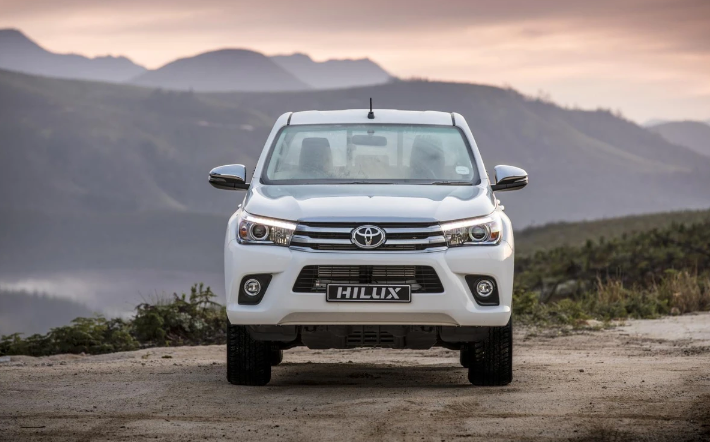 2016 Toyota Hilux front view
