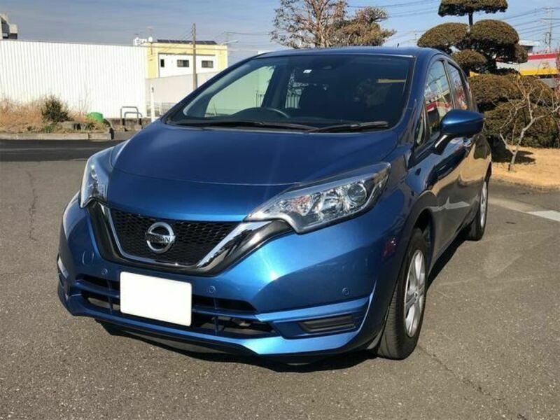 2019 Nissan Note front and side view 