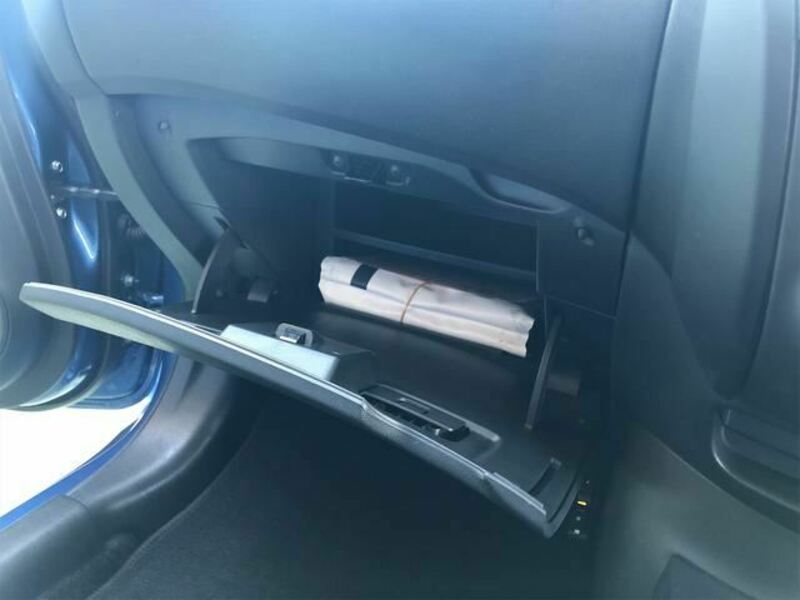2019 Nissan Note glove box compartment 