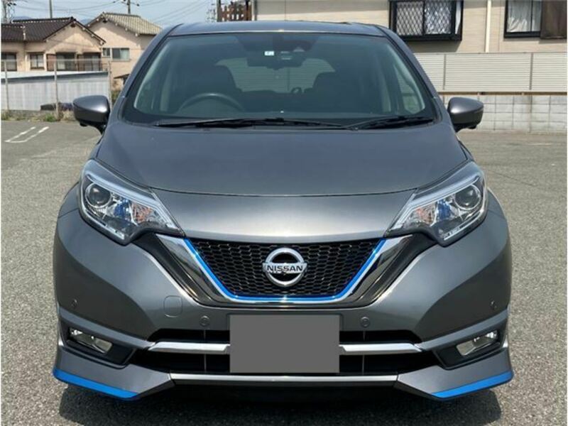 2017 Nissan Note front view 