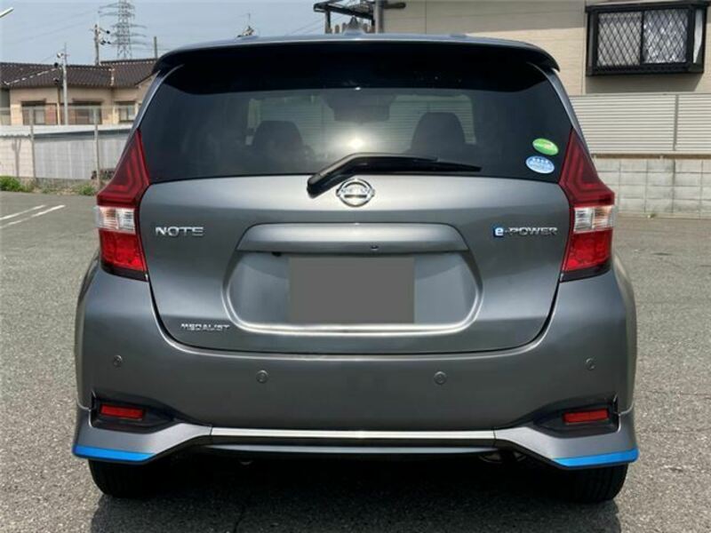 2017 Nissan Note rear view 