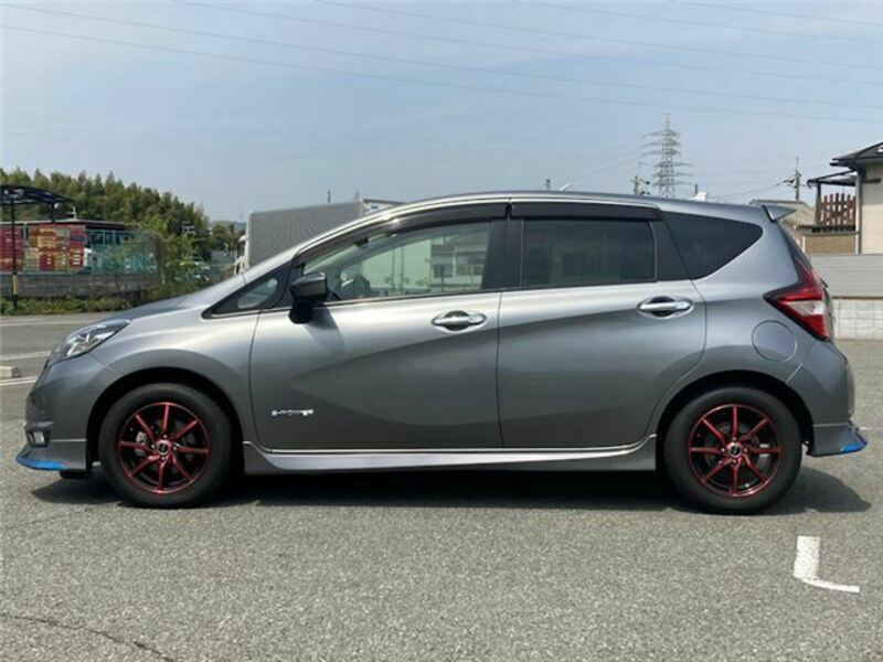 2017 Nissan Note side view 