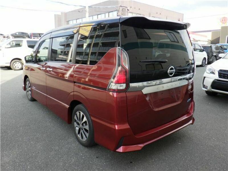 2018 Nissan Serena rear and side view 