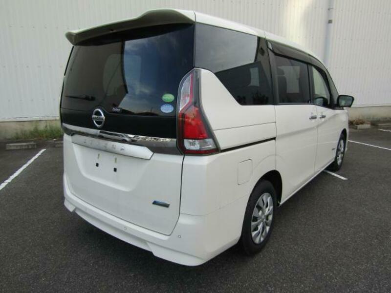2019 Nissan Serena rear and side view 