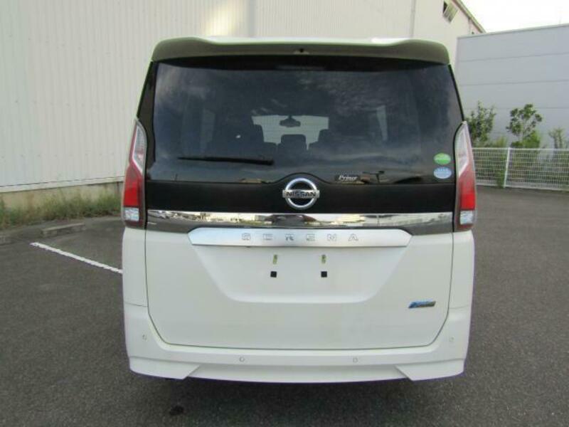 2019 Nissan Serena rear view 