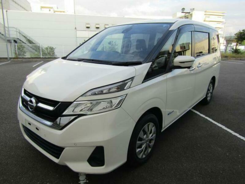 2019 Nissan Serena front and side view 