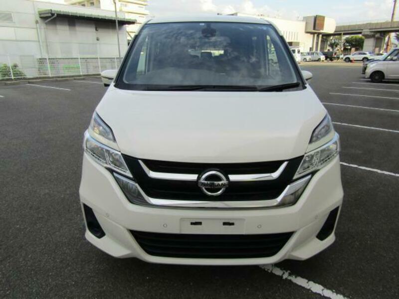 2019 Nissan Serena front view 
