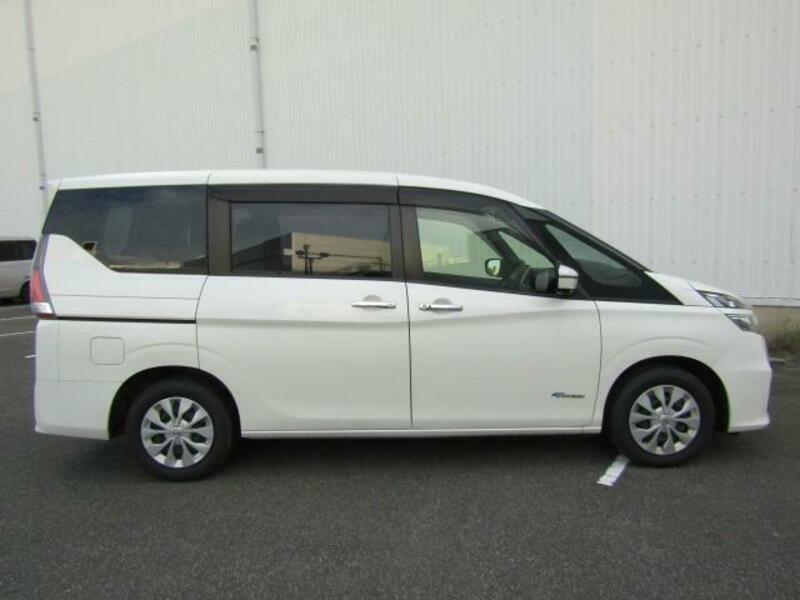 2019 Nissan Serena side view 