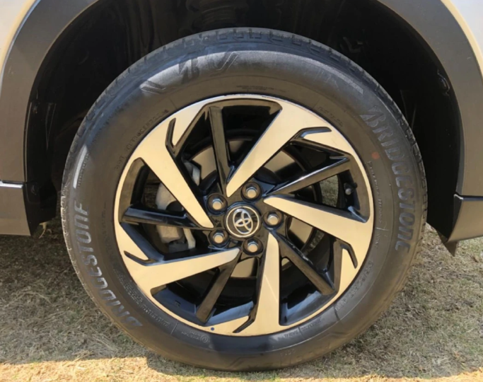 2018 Toyota Rush wheel