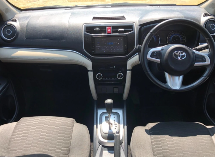 2018 Toyota Rush steering wheel and automatic gear shift