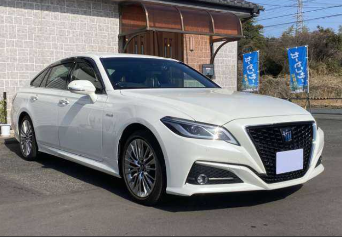 2019 Toyota Crown front and side view 