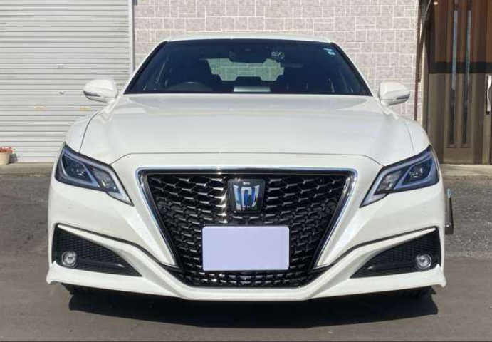 2019 Toyota Crown front view 
