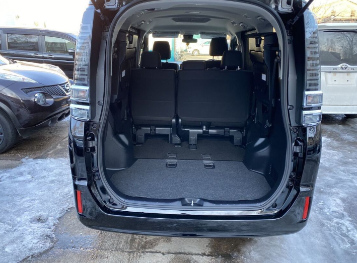2019 Toyota Voxy boot space 