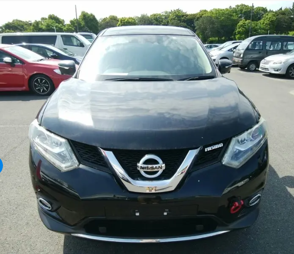 2017 Nissan X-Trail front view