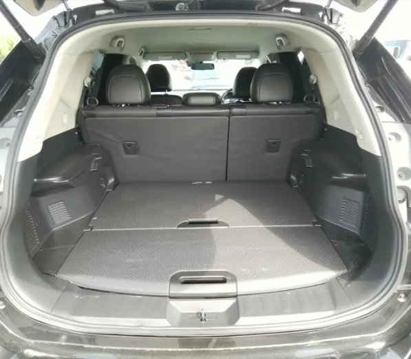 2017 Nissan X-Trail boot space