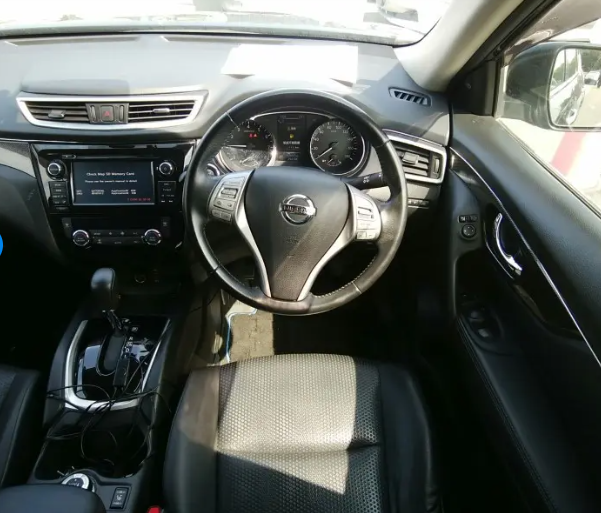 2017 Nissan X-Trail steering wheel