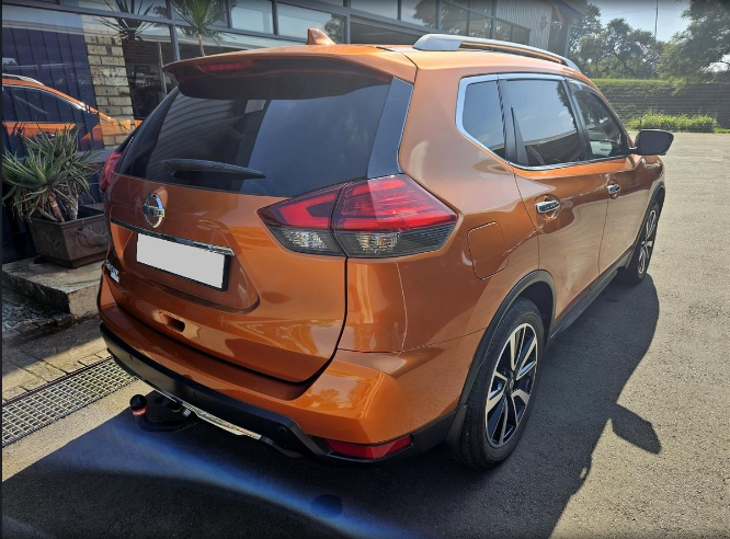 2018 Nissan X-Trail rear and side view 