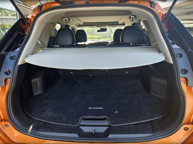 2018 Nissan X-Trail boot space 