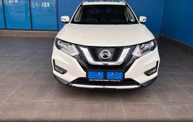2019 Nissan X-Trail front view 