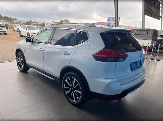 2019 Nissan X-Trail rear and side view 