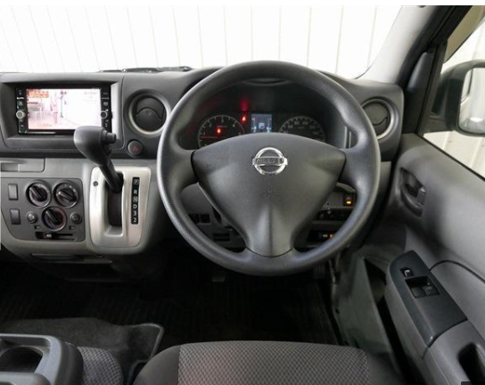2017 Nissan Caravan steering wheel and gear shift 
