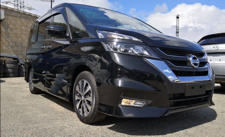 2017 Nissan Serena front and side view 