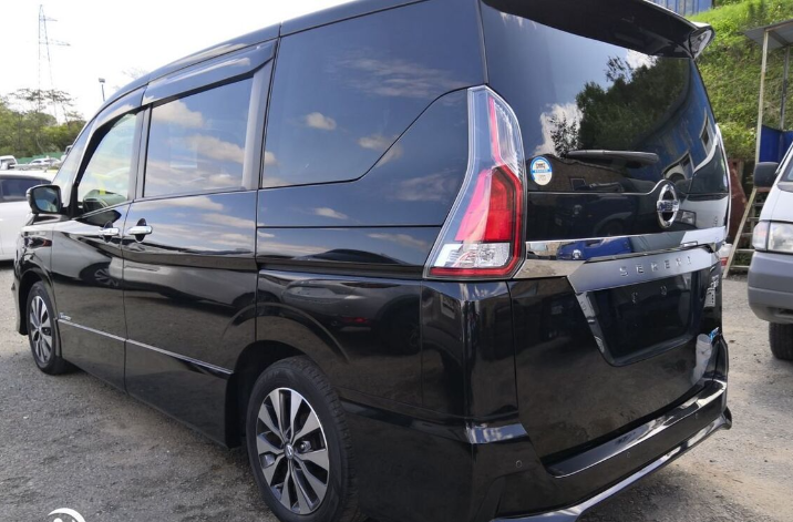 2017 Nissan Serena rear and side view 