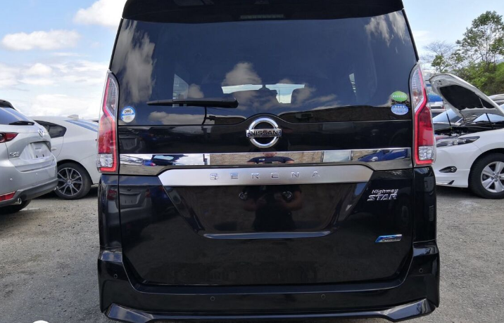 2017 Nissan Serena rear view 