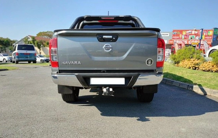 2017 Nissan Navara rear view 