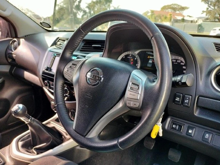 2017 Nissan Navara steering wheel 