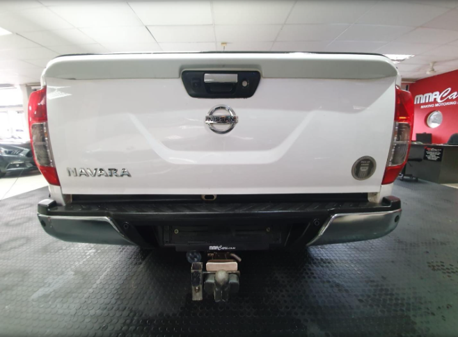 2018 Nissan Navara rear view 