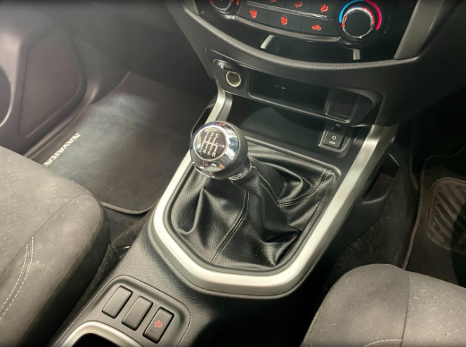 2019 Nissan Navara manual gear shift 
