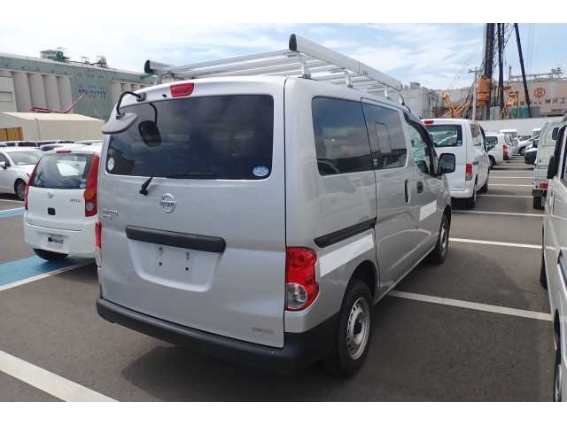 2018 Nissan NV200 rear and side view 