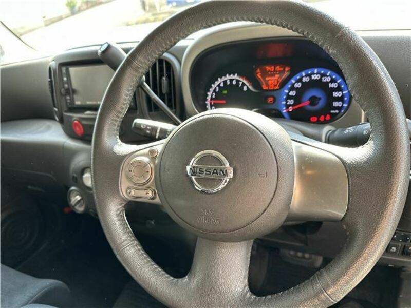 2017 Nissan Cube steering wheel and gear shift 