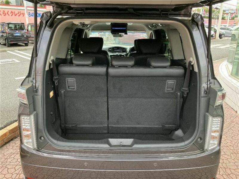 2019 Nissan Elgrand cargo area 
