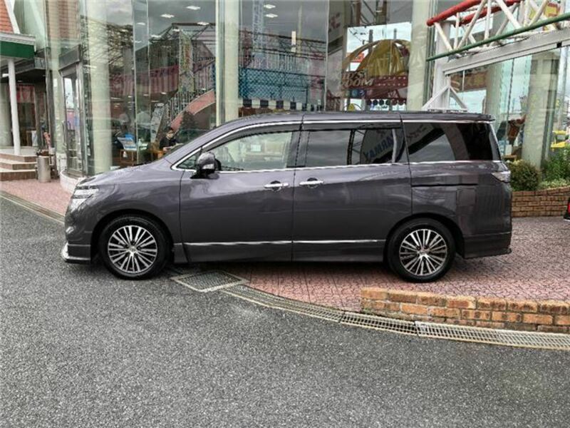 2019 Nissan Elgrand side view 