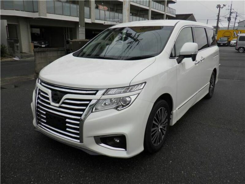 2017 Nissan Elgrand front and side view 
