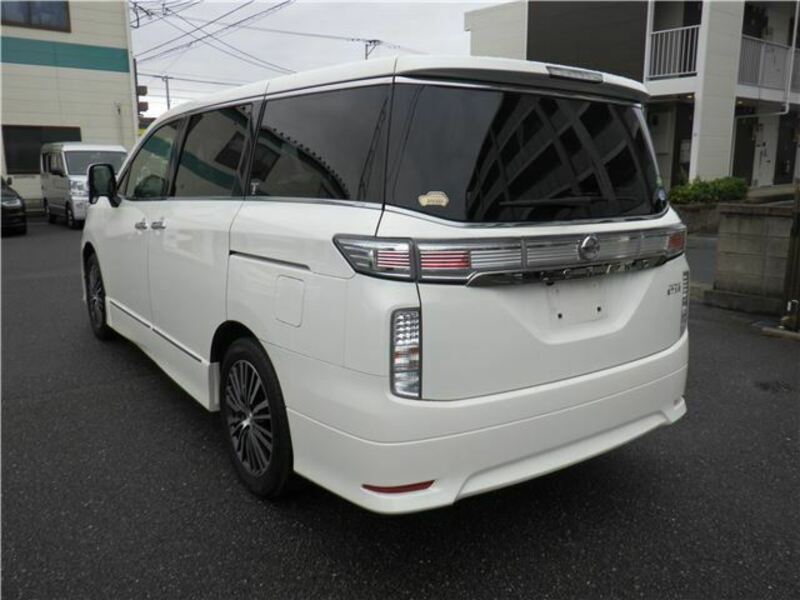 2017 Nissan Elgrand rear and side view 