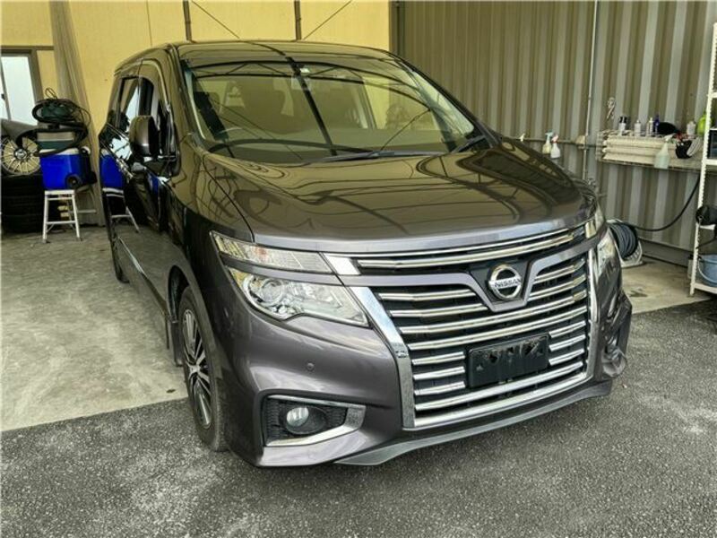 2018 Nissan Elgrand front and side view 