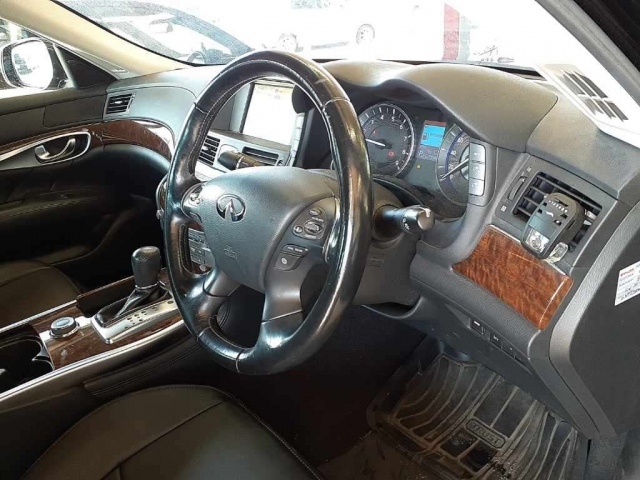 2017 Nissan Fuga steering wheel
